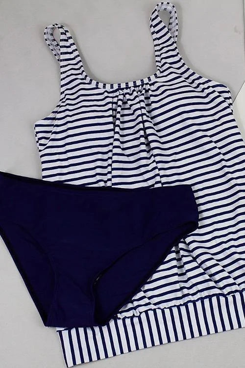 Puerto | Conjunto de baño a rayas favorecedor
